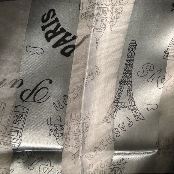 NWOT Paris Eiffel Tower Large Neck Head Scarf - Picture 3 of 3